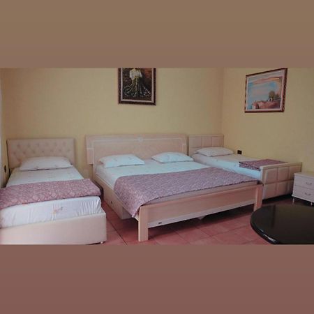 Alen Bar Hotel Tirana Esterno foto
