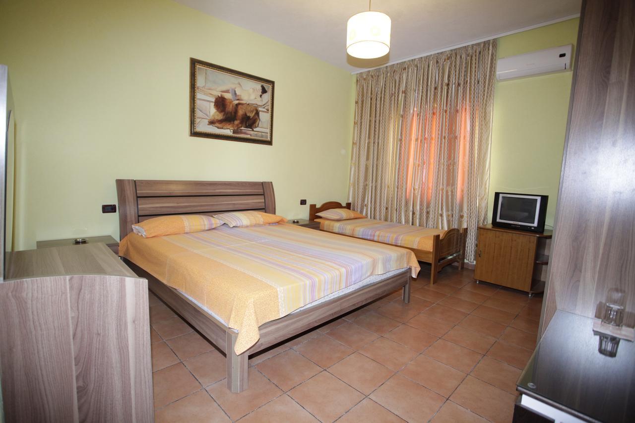 Alen Bar Hotel Tirana Esterno foto