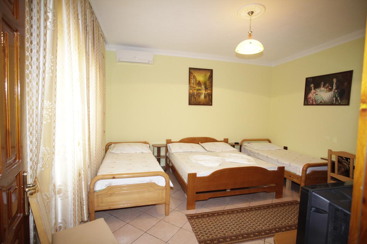 Alen Bar Hotel Tirana Esterno foto